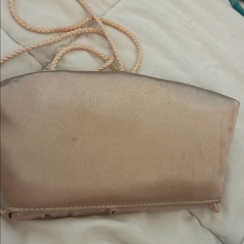 La Regale Elegant Tan Satin Clutch - Picture 3 of 4